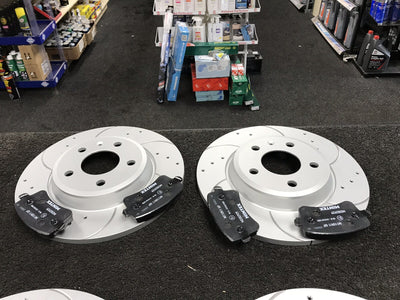 FOR AUDI A4 B8 2.0TDI S LINE BRAKE DISC DRILLED GROOVED BRAKE PADS REAR 300MM 