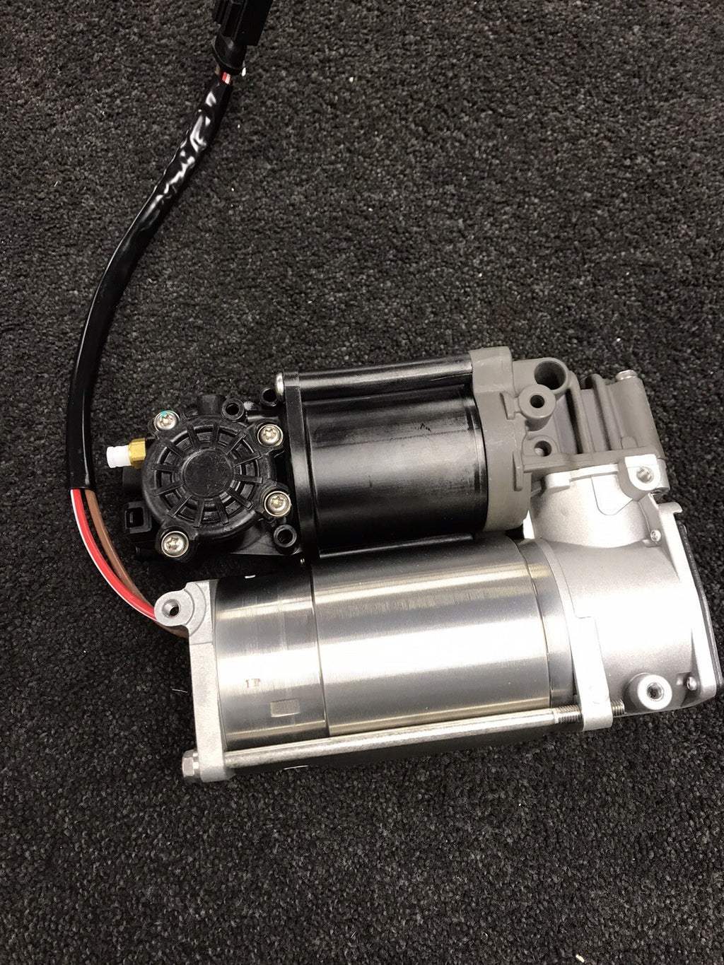 REAR AIR SUSPENSION COMPRESSOR FOR MERCEDES E-Class W212 S212 NEW 