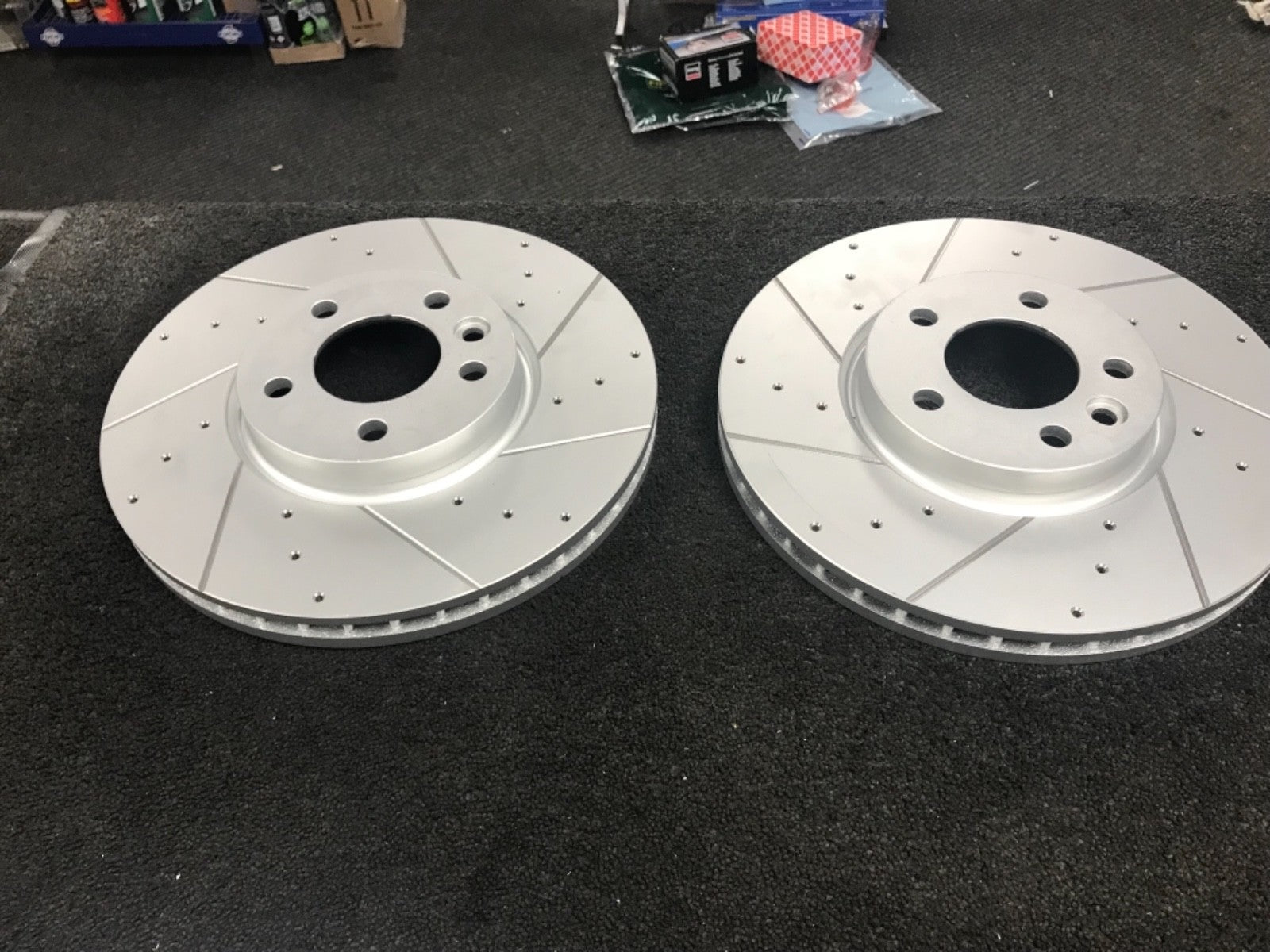 VW TRANSPORTER 2.0BiTDi CROSS DRILLED GROOVED BRAKE DISC FRONT 340MM