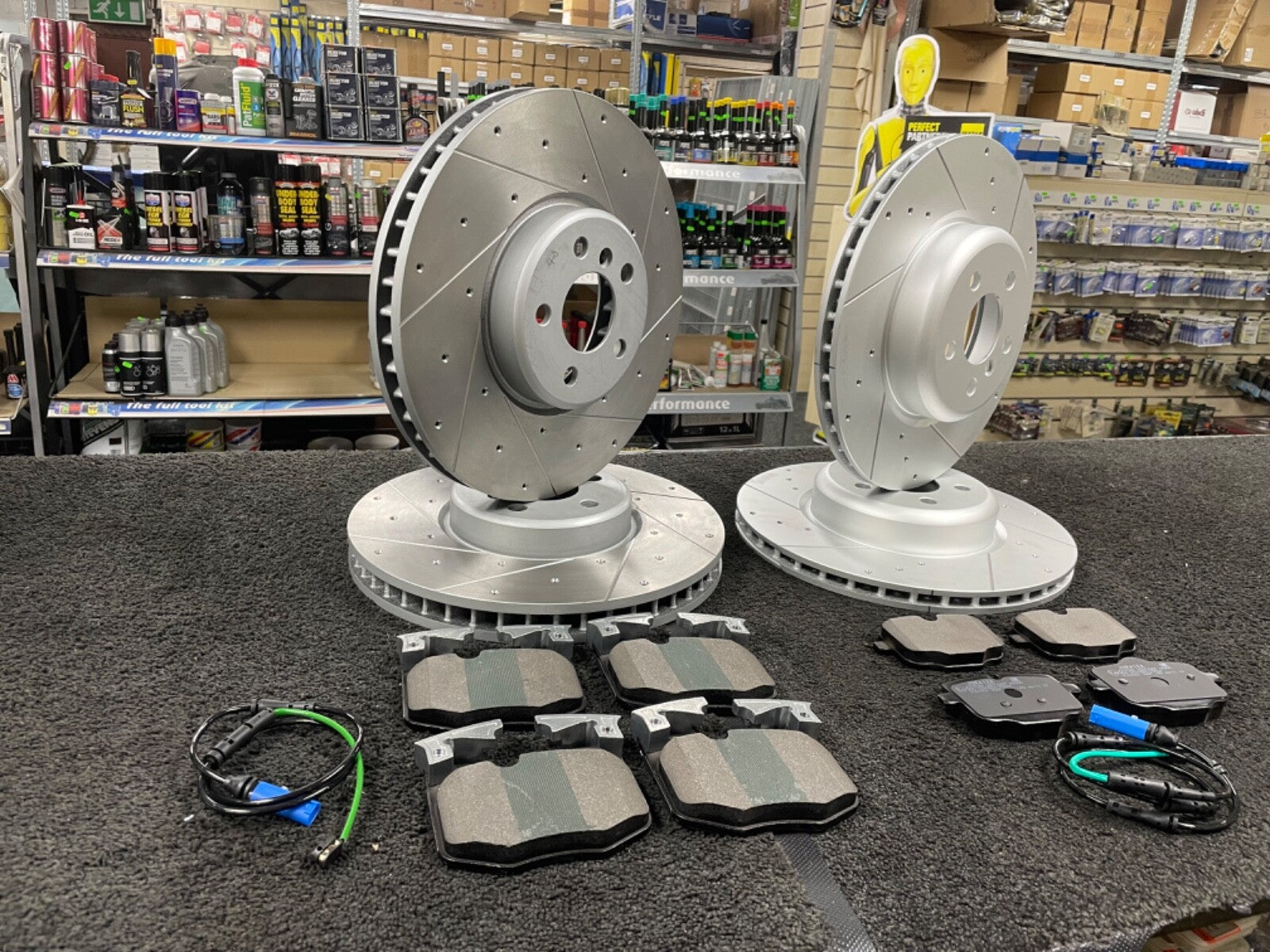 FOR 5 SERIES 530E M SPORT (MK7 (G30))  FRONT REAR DISCS PADS DRILLED GROOVED