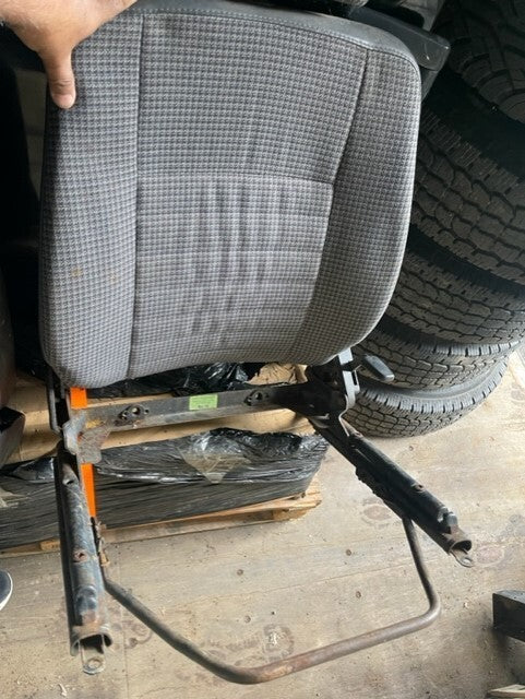 LAND ROVER DEFENDER 90 110 CSW PASSENGER NS SEAT COMPLETE WITH RUNNERS