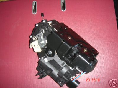 VW GOLF MK4 5DR FRONT DOOR LOCKING MECHANISM BRAND NEW