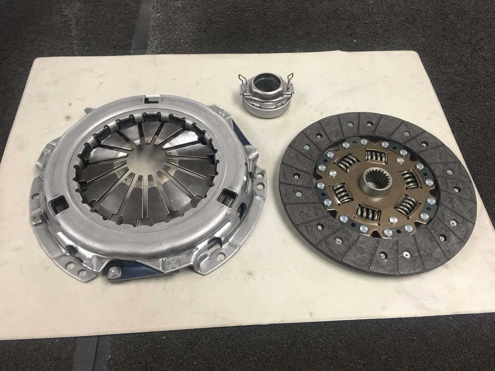 FOR TOYOTA HILUX SURF 2.4TD 2LTE CLUTCH KIT NEW 1991> 236MM