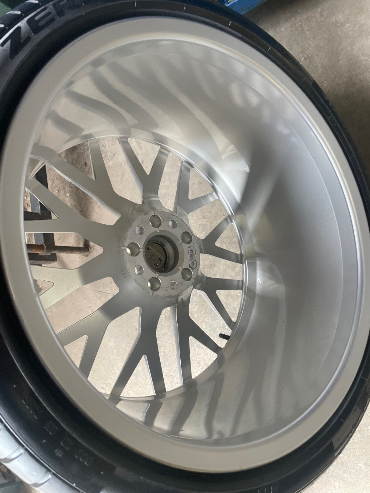 R8 4S 20" FRONT DIAMOND CUT ALLOY WHEEL RIM +PIRELLI 305 30 ZR20 4S0601025C NEW