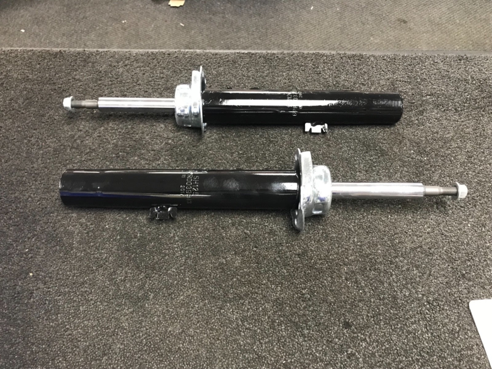FOR BMW 1 SERIES 118 120d 123 130 FRONT SHOCK ABSORBER PAIR  2006 - 2013 M SPROT