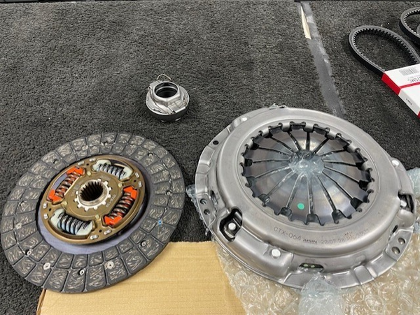 GENUINE AISIN CLUTCH KIT FOR TOYOTA  DYNA HIACE HILUX KDN145 2.5D 236MM