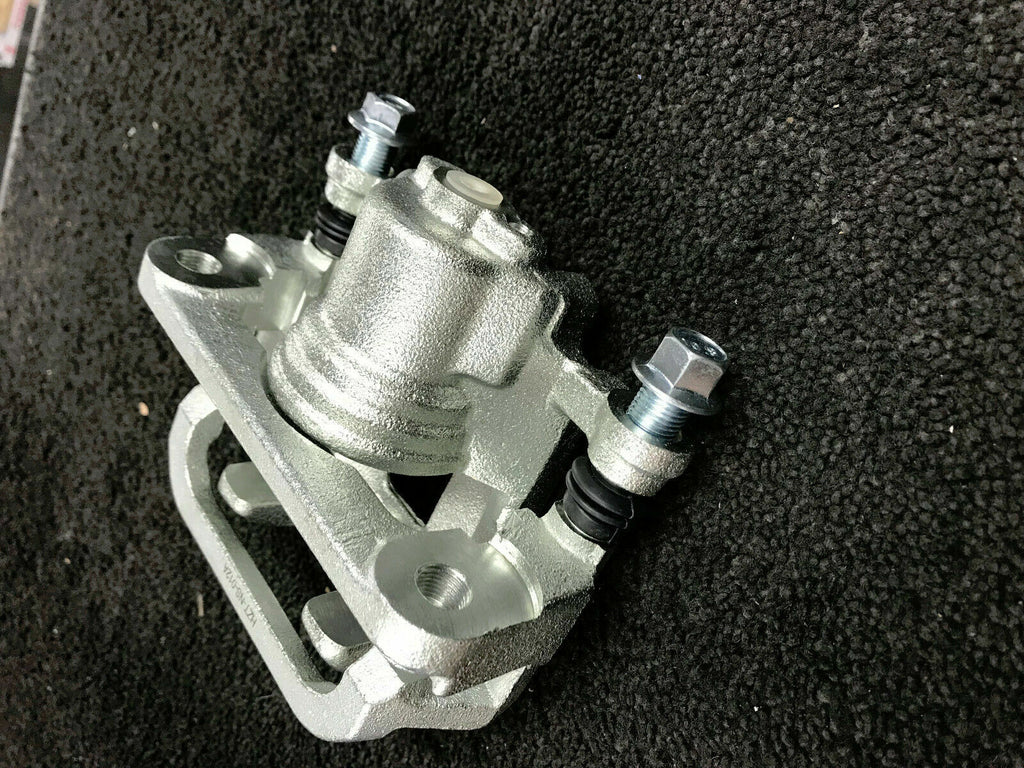 REAR LEFT BRAKE CALIPER COMPLETE CARRIER BRACKET FOR NISSAN ELGRAND E51 2002-10