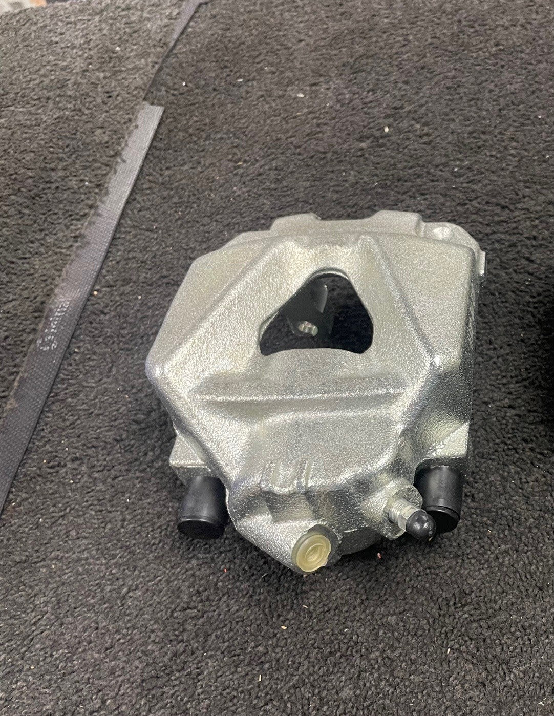 FRONT BRAKE CALIPER LH NS PINS BMW X1 Sdrive 23 Xdrive 18D 25D 312mm