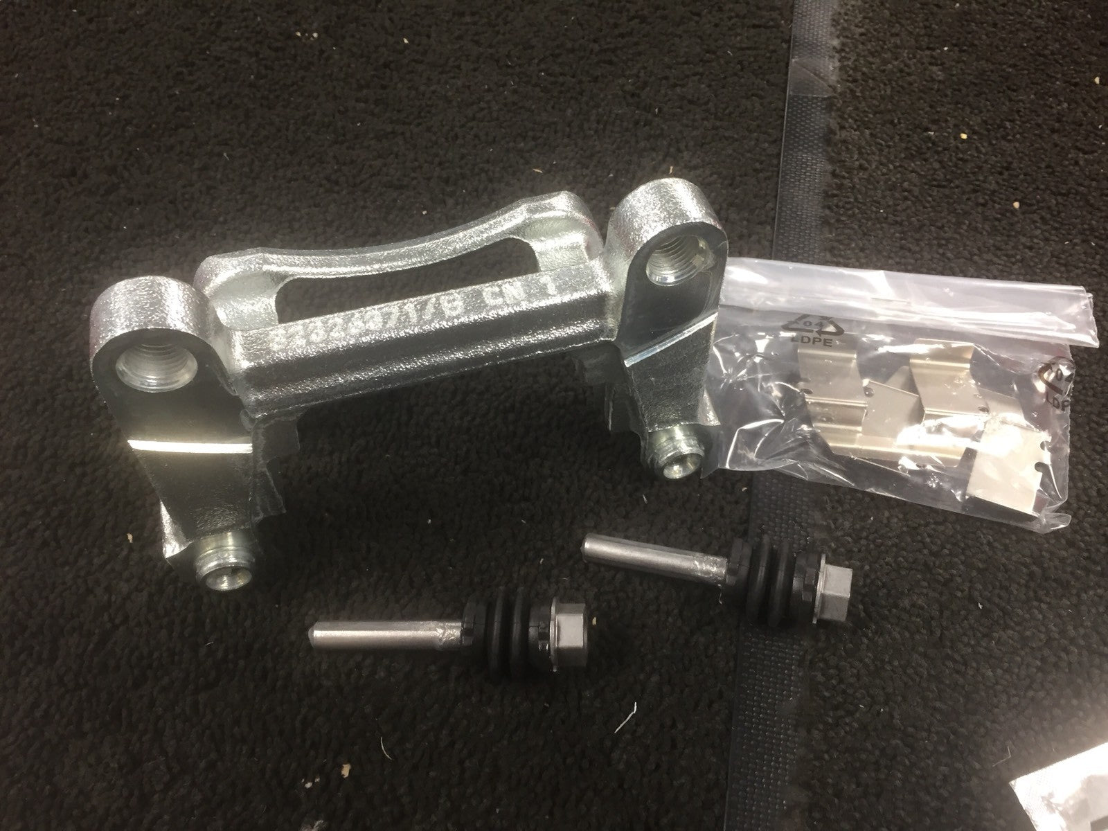 FOR VW T4 TRANSPORTER SHARAN REAR BRAKE CALIPER CARRIER BRACKET  2E2 15"