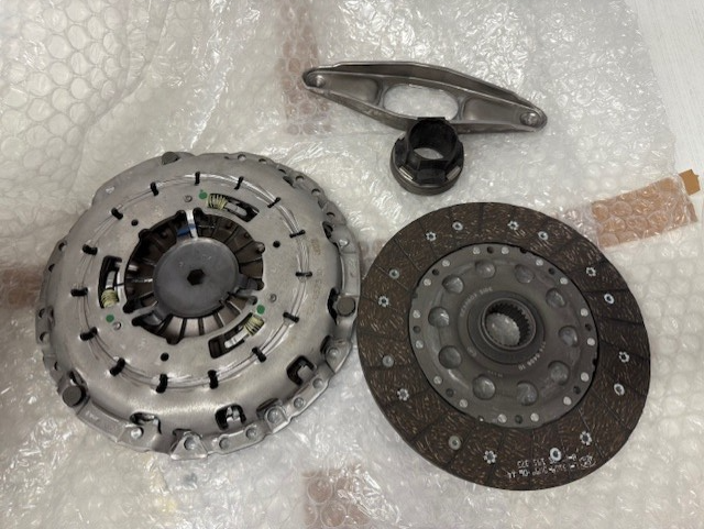 BMW M135i F21 CLUTCH KIT 3PCE  624377800 LuK 21207526516 21207602731 New