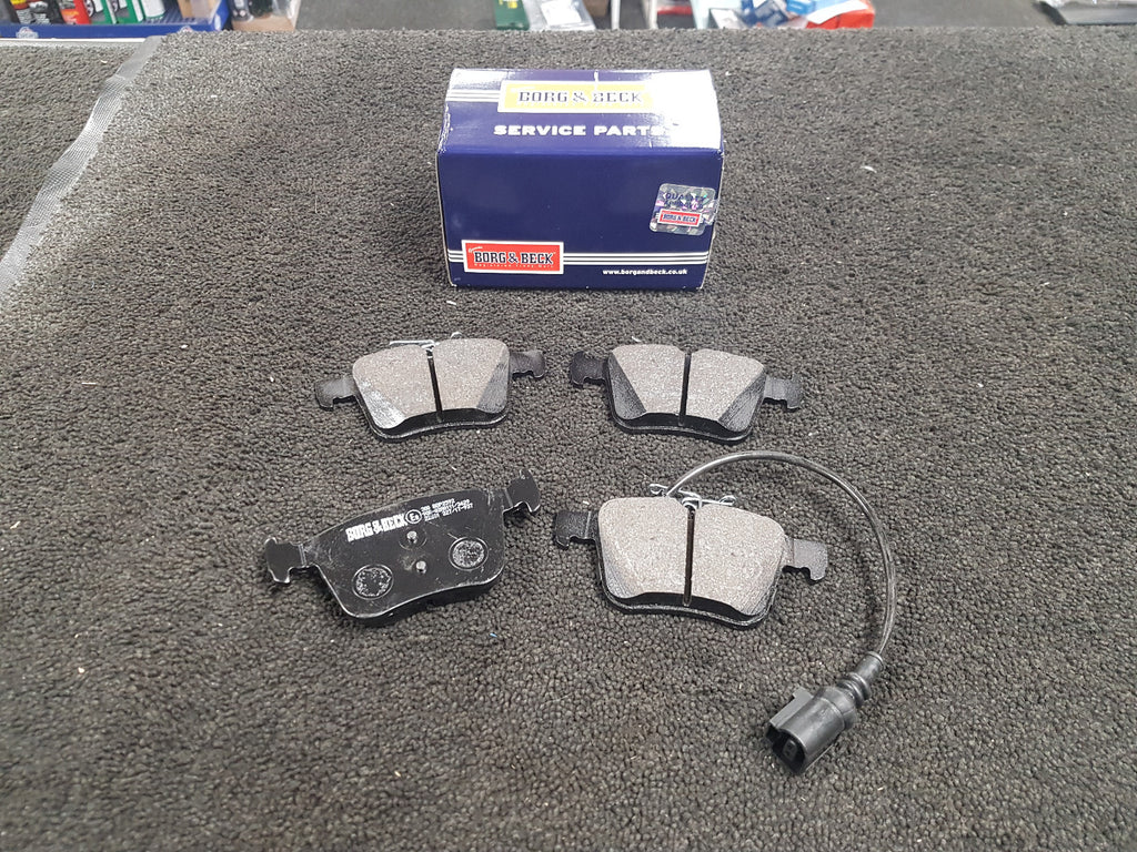 GENUINE O.E QUALITY AUDI RS3 2.5 8V 2015 ON REAR BRAKE PADS FOR TEVES CALIPERS