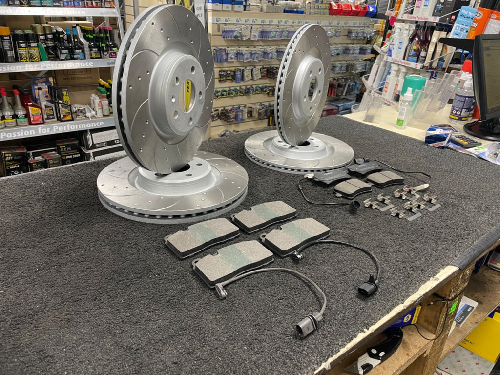 FOR PORSCHE MACAN 2.0 95B FRONT REAR DRILLED GROOVED BRAKE DISCS & PADS