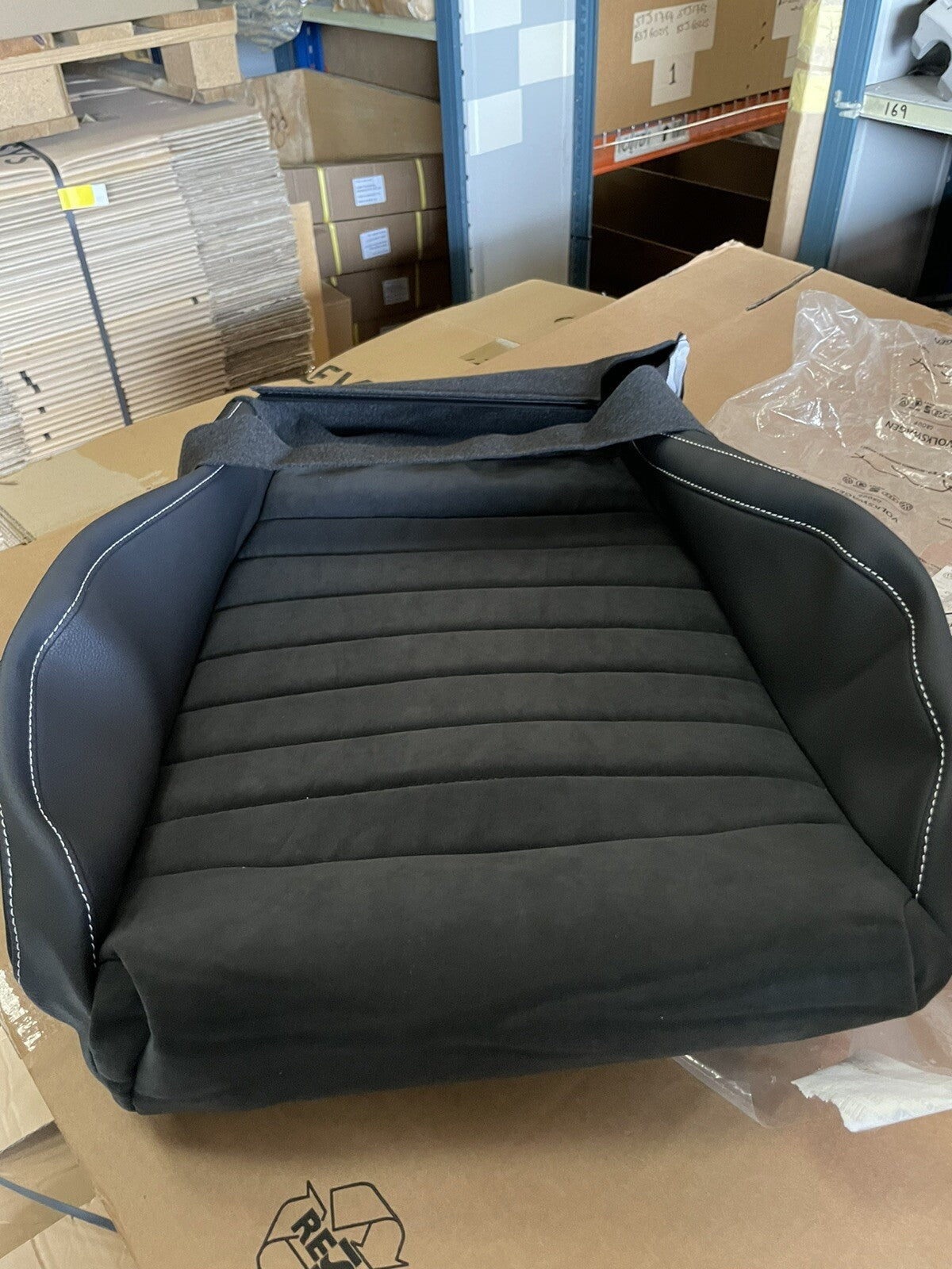 FRONT PASSENGER  SEAT BASE COVER FOR ARONA 2018ON  6F9881405JTNB  GENUINE NEW
