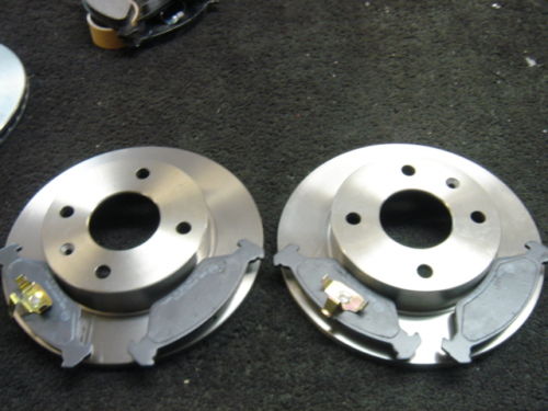 FIESTA 95>99  FRONT BRAKE DISCS & BRAKE PADS SOLID 