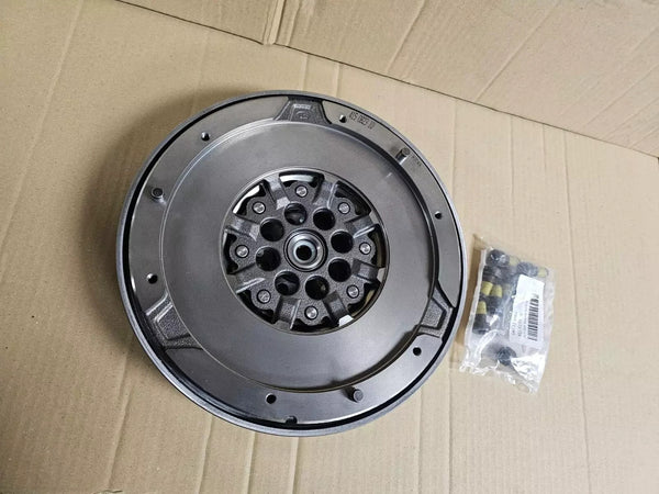 415 0823 10 NEW GENUINE LUK DMF FLYWHEEL + BOLT  BMW 418 F32, F36 1.5 2015-20