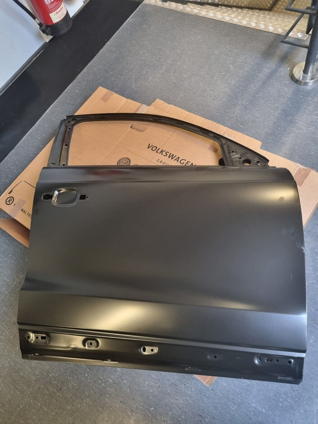 BRAND NEW DOOR AUDI Q3 RSQ3 2012-18 RH DRIVER SIDE FRONT DOOR 8U0831052C GENUINE
