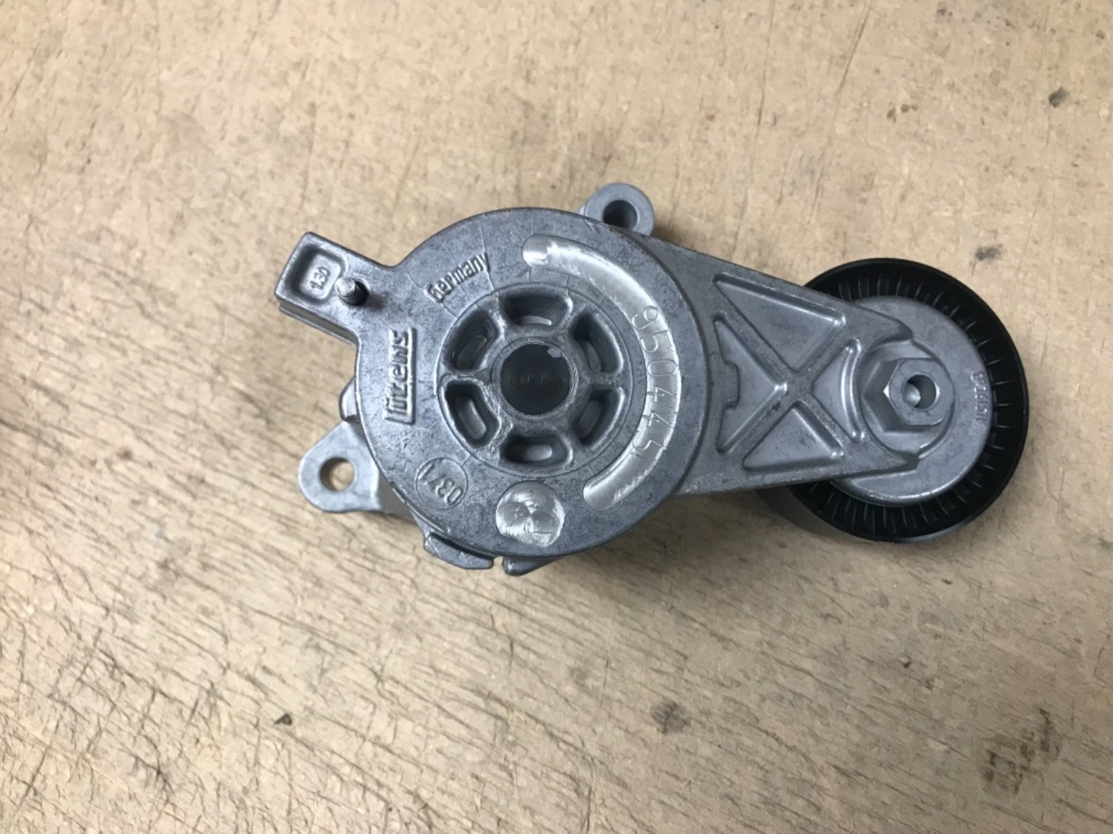 AUDI A3 GALAXY ALTEA ALHAMBRA LEON TOLEDO1.9TD DRIVE BELT TENSIONER 03G903315C 