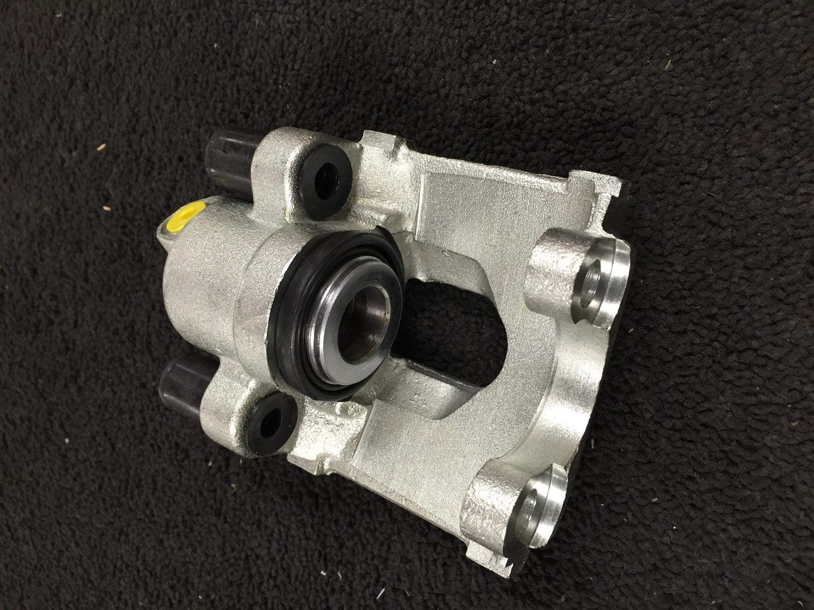 BRAKE CALIPER REAR DRIVER OS RH BMW 316 318 320 325 328 E46 VENTED REAR DISC
