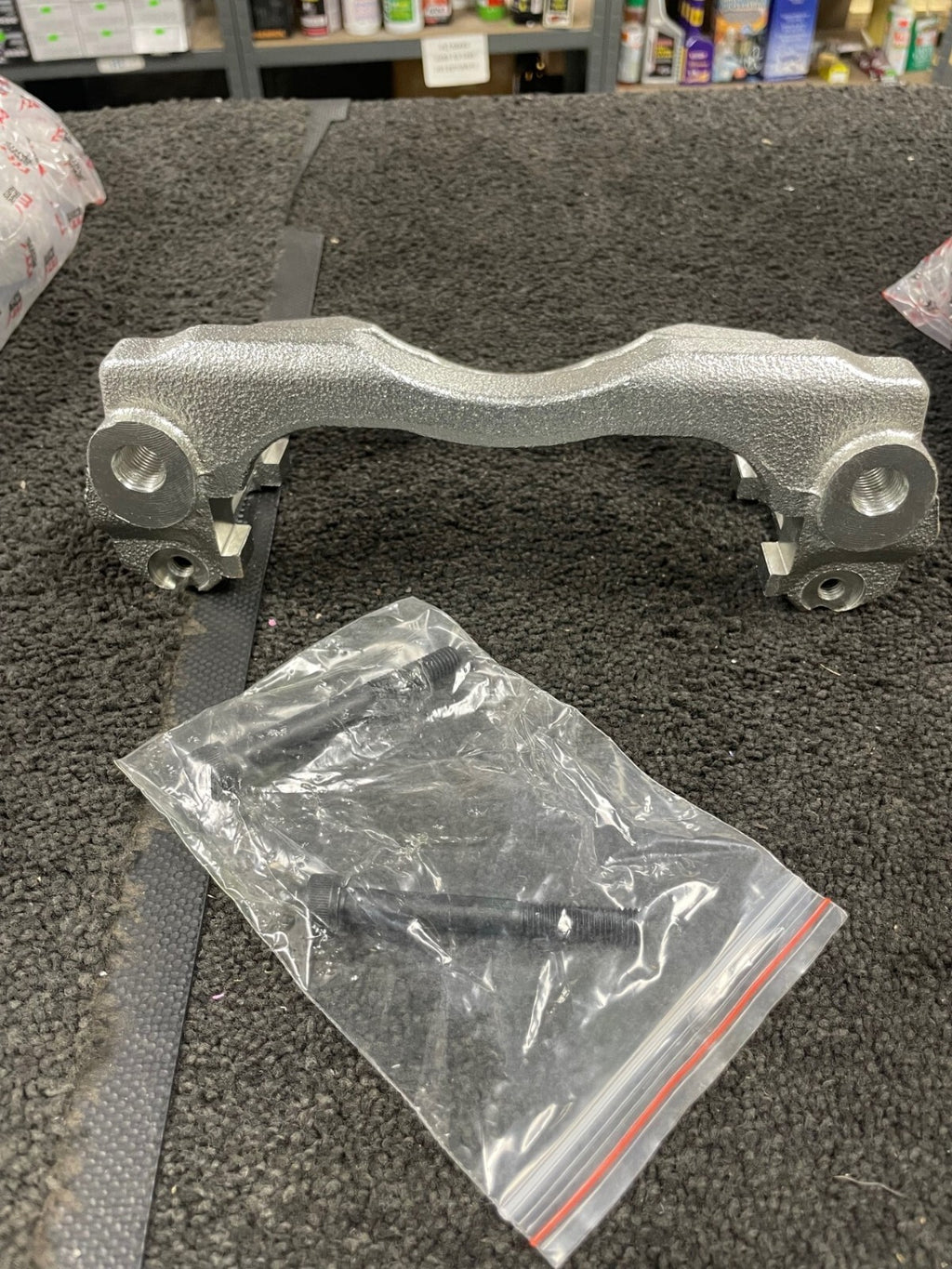 FRONT BRAKE CALIPER BRACKET FOR IVECO DAILY 35S9 S10 S11 S12 300X28MM DISC