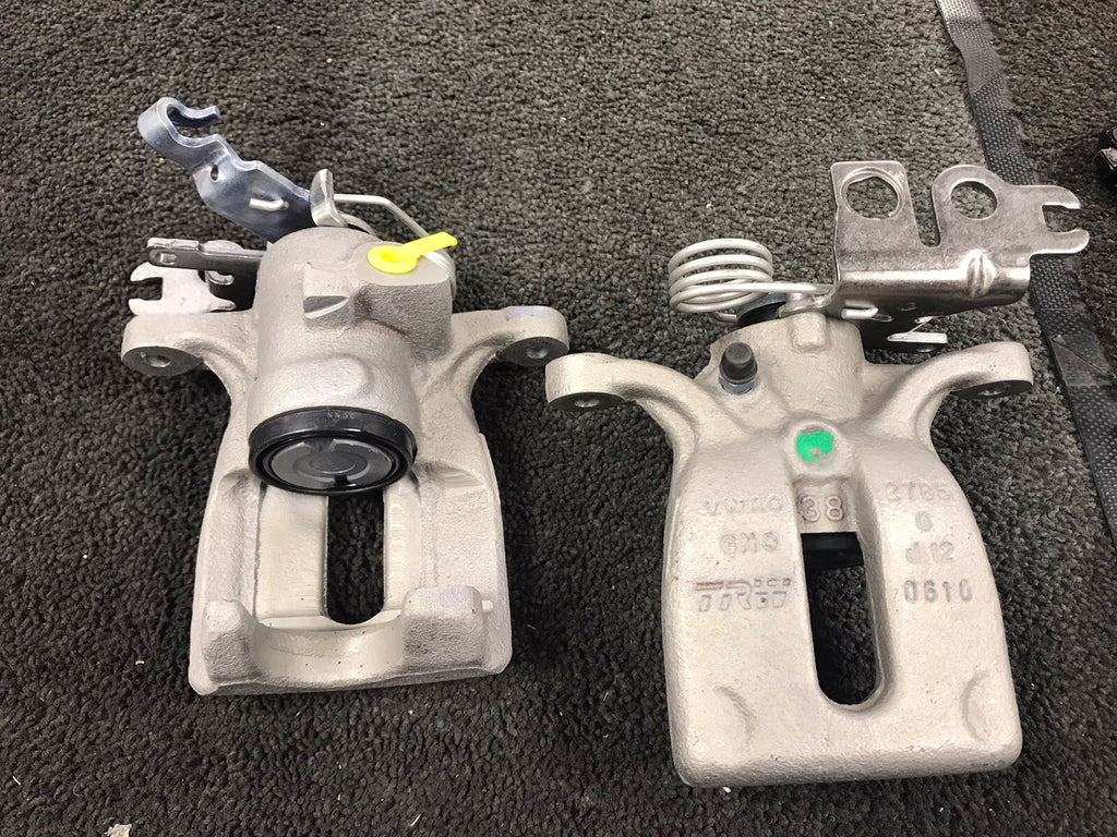 2 GENUINE VW REAR BRAKE CALIPER FOR VW CADDY 2015on 4MOTION ALLTRACK LH RH