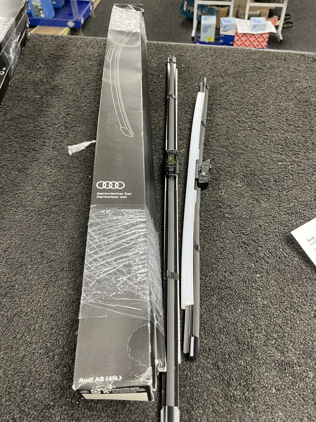 AUDI A8 2018 ON FRONT WIPER BLADES (PAIR) 4N2998002 GENUINE AUDI 