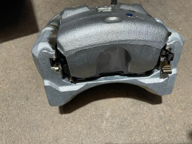 FOR JUKE F15 PULSAR DIG-T  FRONT BRAKE CALIPER COMPLETE BRACKET PADS LH NS