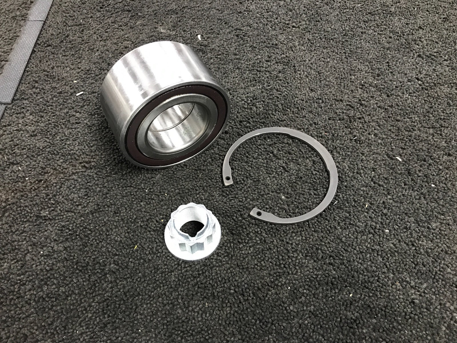 FRONT WHEEL BEARING KIT HUB FLANGE FOR AUDI Q7 VW TOUAREG PORSCHE CAYENNE 