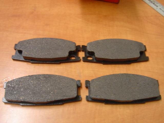 FOR MITSUBISHI CANTER 2.8TD 3.0TD 1996-2005  FRONT DISC BRAKE PADS 