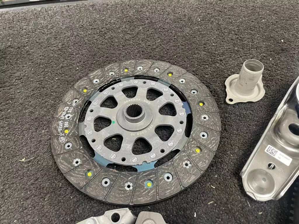 DUAL MASS FLYWHEEL CLUTCH KIT FOR MINI ONE COOPER F55 F56 F57 1.5 1.5D DIESEL