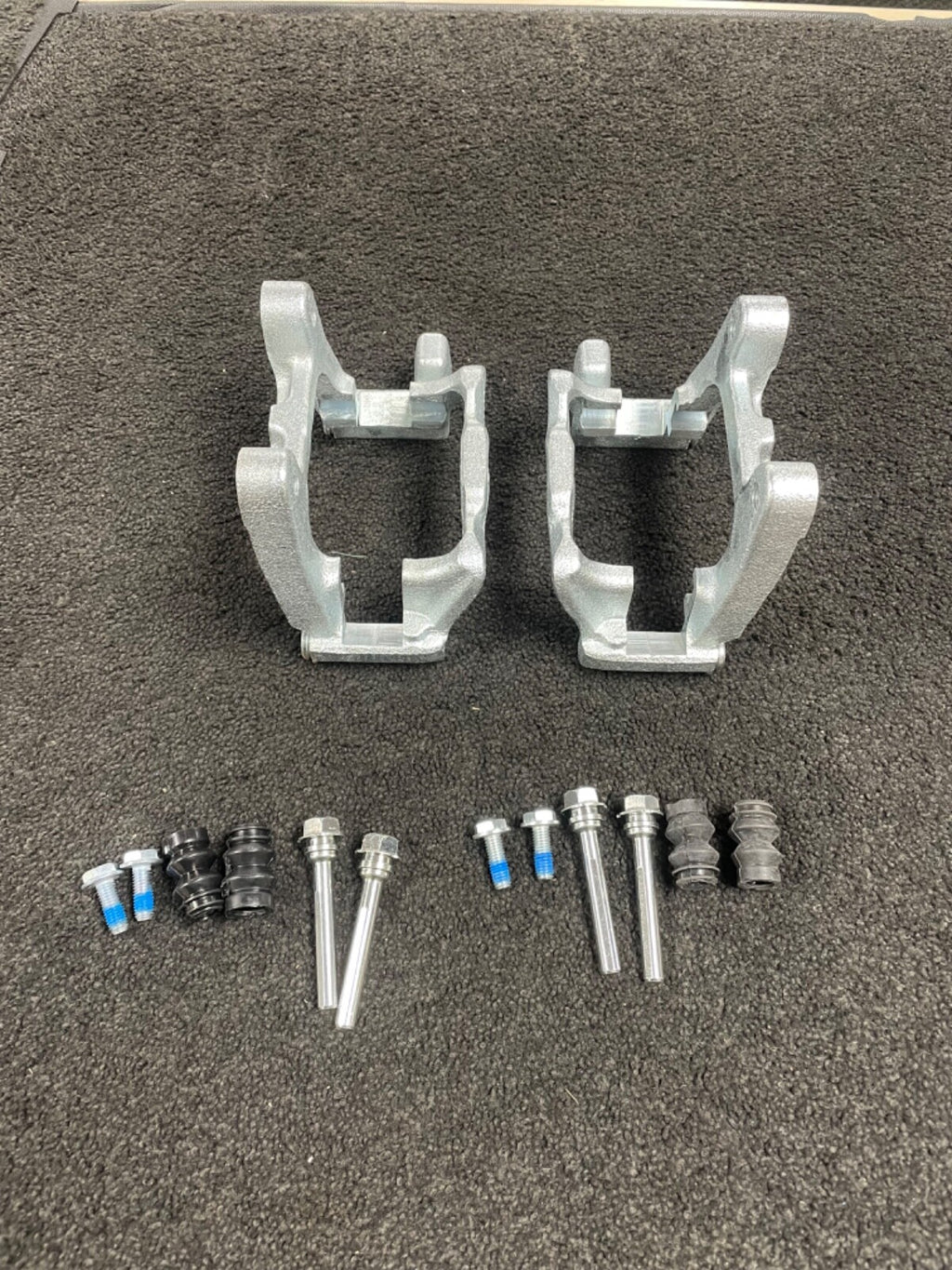 AUDI TT MK2 8J REAR VENTED BRAKE DISC CALIPER BRACKETS FOR 310 X22MM