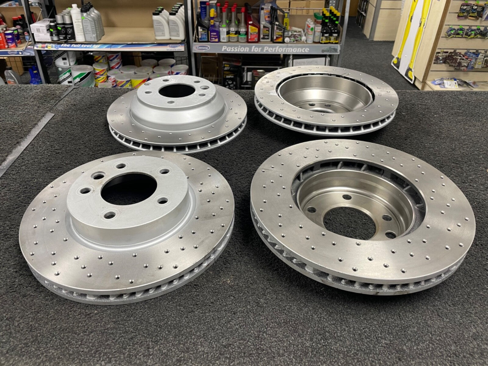 VW TOUAREG 3.0TDI V6 ALTITUDE BRAKE DISC PERFORMANCE CROSS DRILLED FRONT REAR