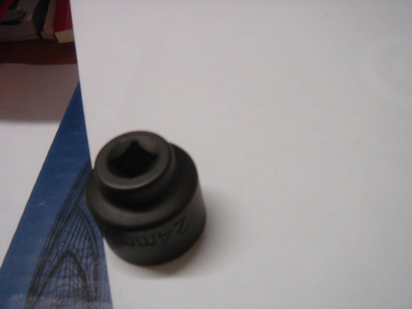 BMW 540 750 E60 E61 2004> OIL FILTER REMOVAL TOOL