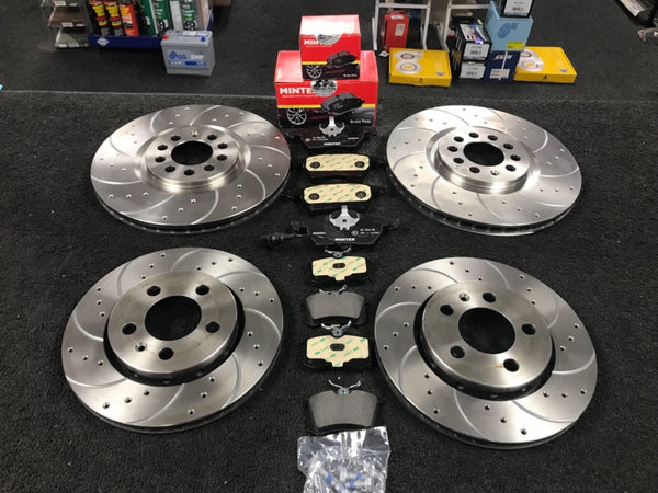 FOR AUDI TT 1.8T QUATTRO 225  DRILLED GROOVED BRAKE DISCS MINTEX PADS FRONT REAR