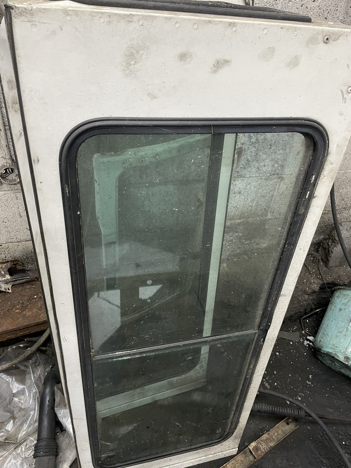 DEFENDER 90  110 TDI COUNTY SW SLIDING GLASS WINDOW PANELS