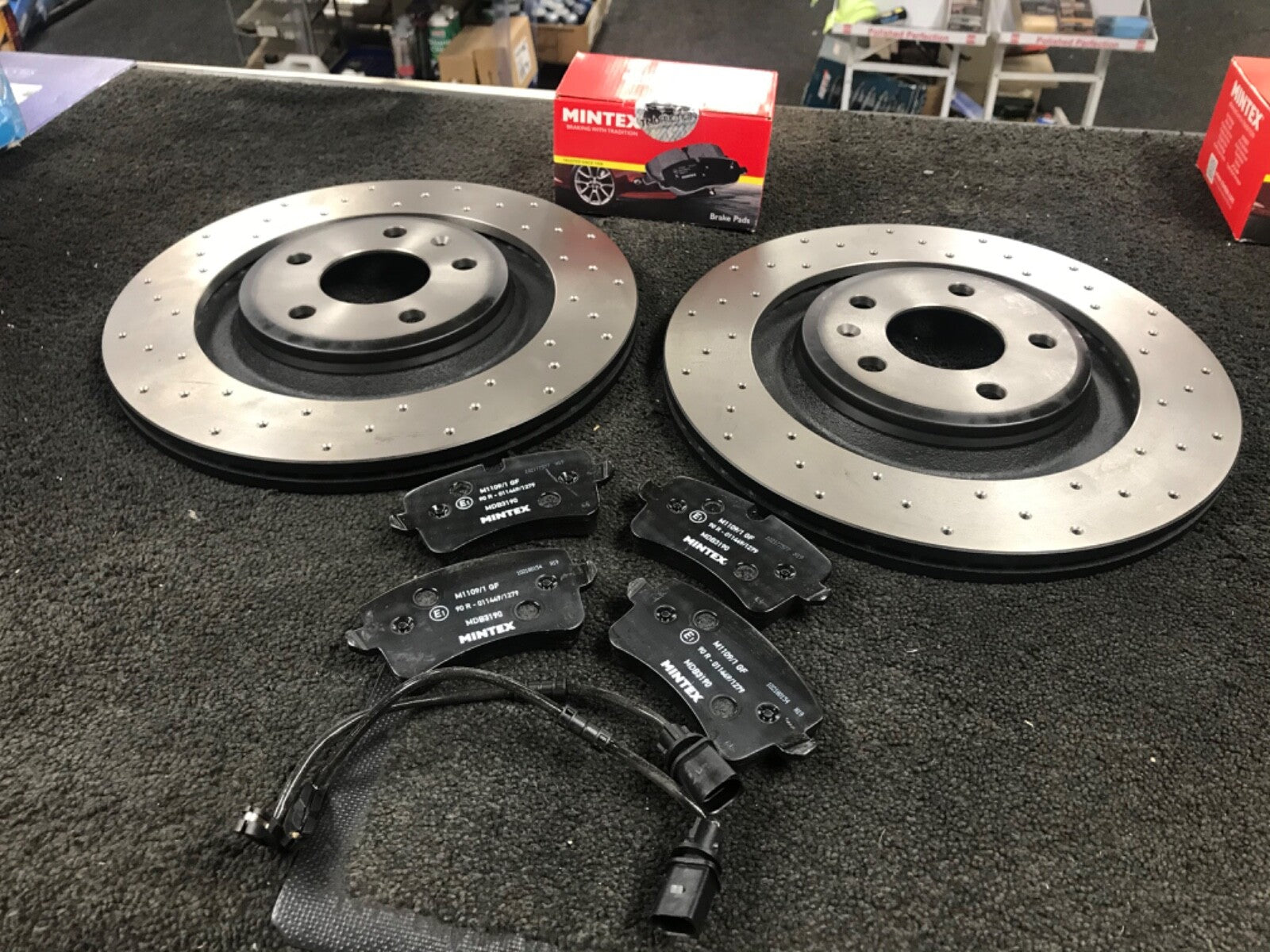 AUDI A8 3.0TDi D4 PERFORMANCE BRAKE DISC CROSS DRILLED FRONT REAR BRAKE PADS  