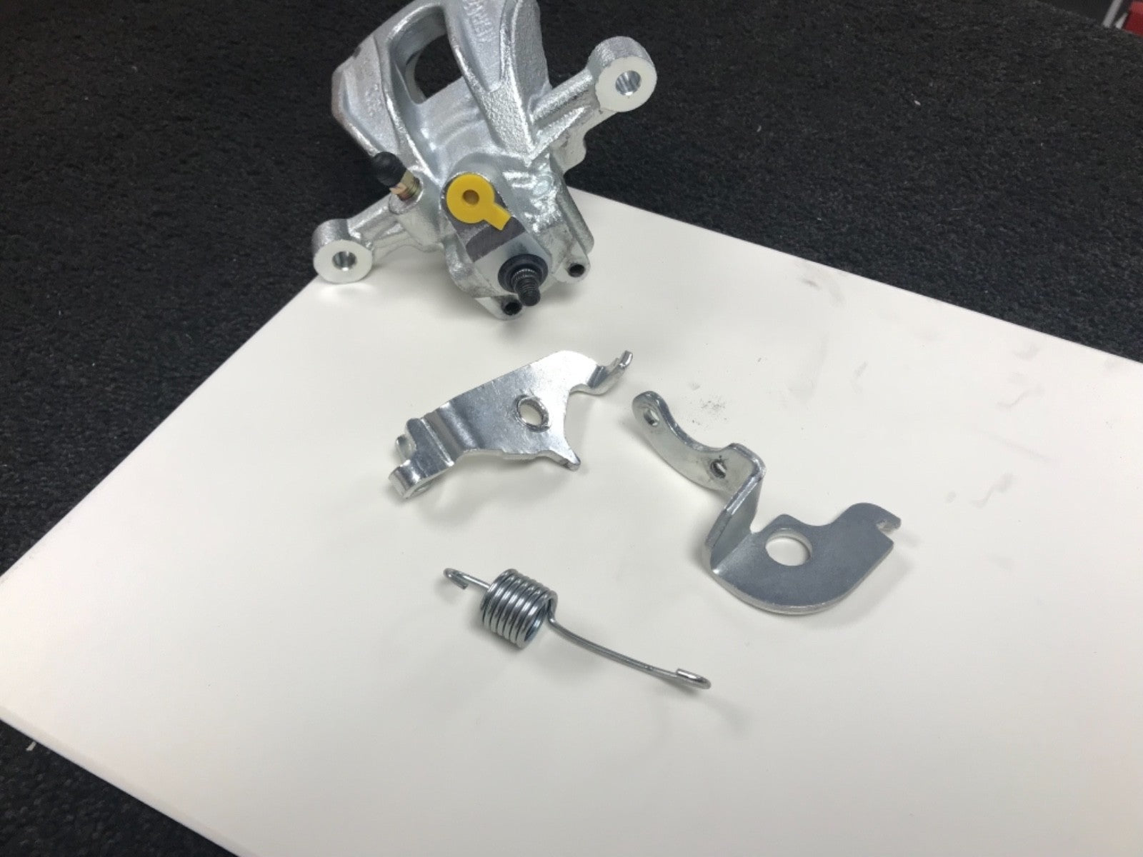 FORD MONDEO MK3 SALOON 2004 - 2005 REAR BRAKE CALIPER RETURN SPRINGS WHC0144