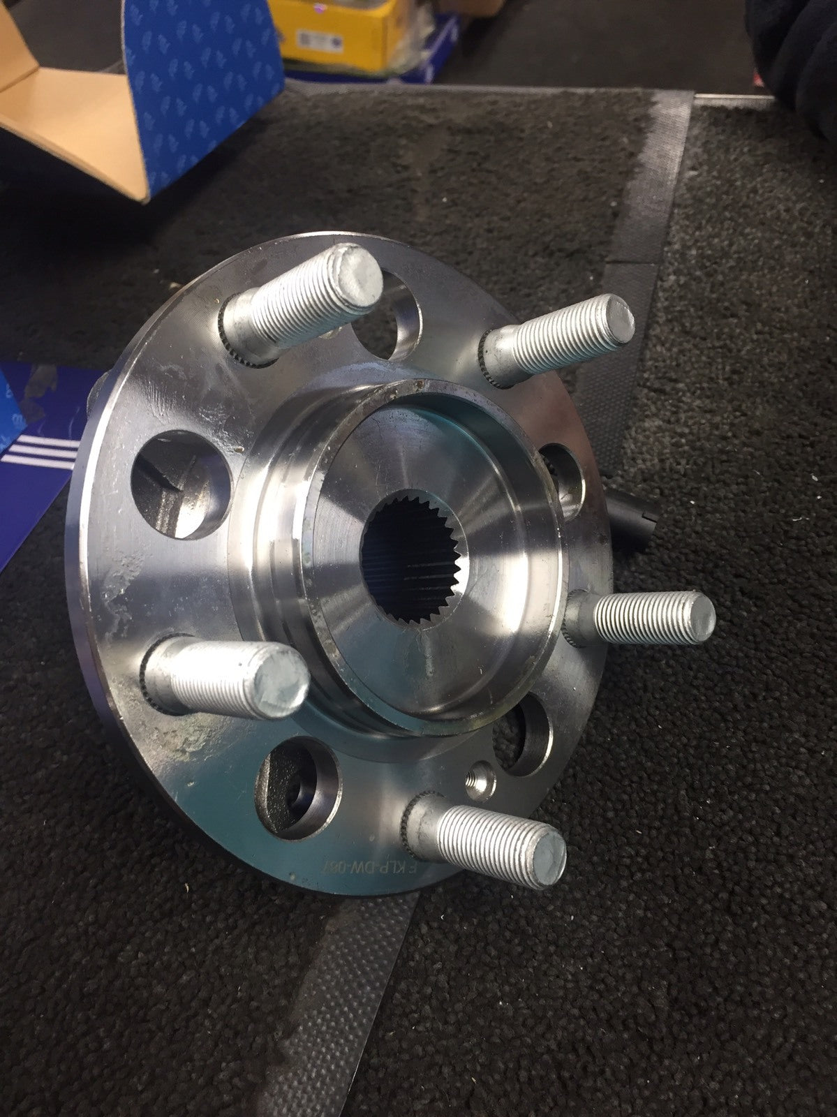 SSANGYONG REXTON II 06- ACTYON 01-09 KYRON 05-12 FRONT WHEEL HUB BEARING 4WD
