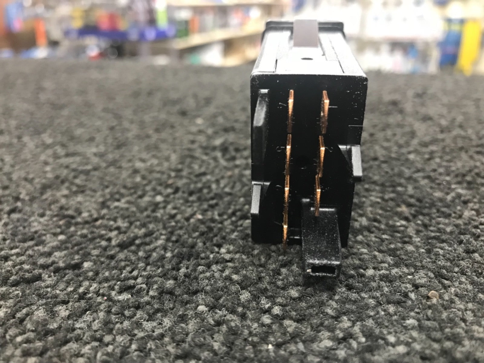 AUDI A4  HAZARD WARNING LIGHT SWITCH  8DO941509C