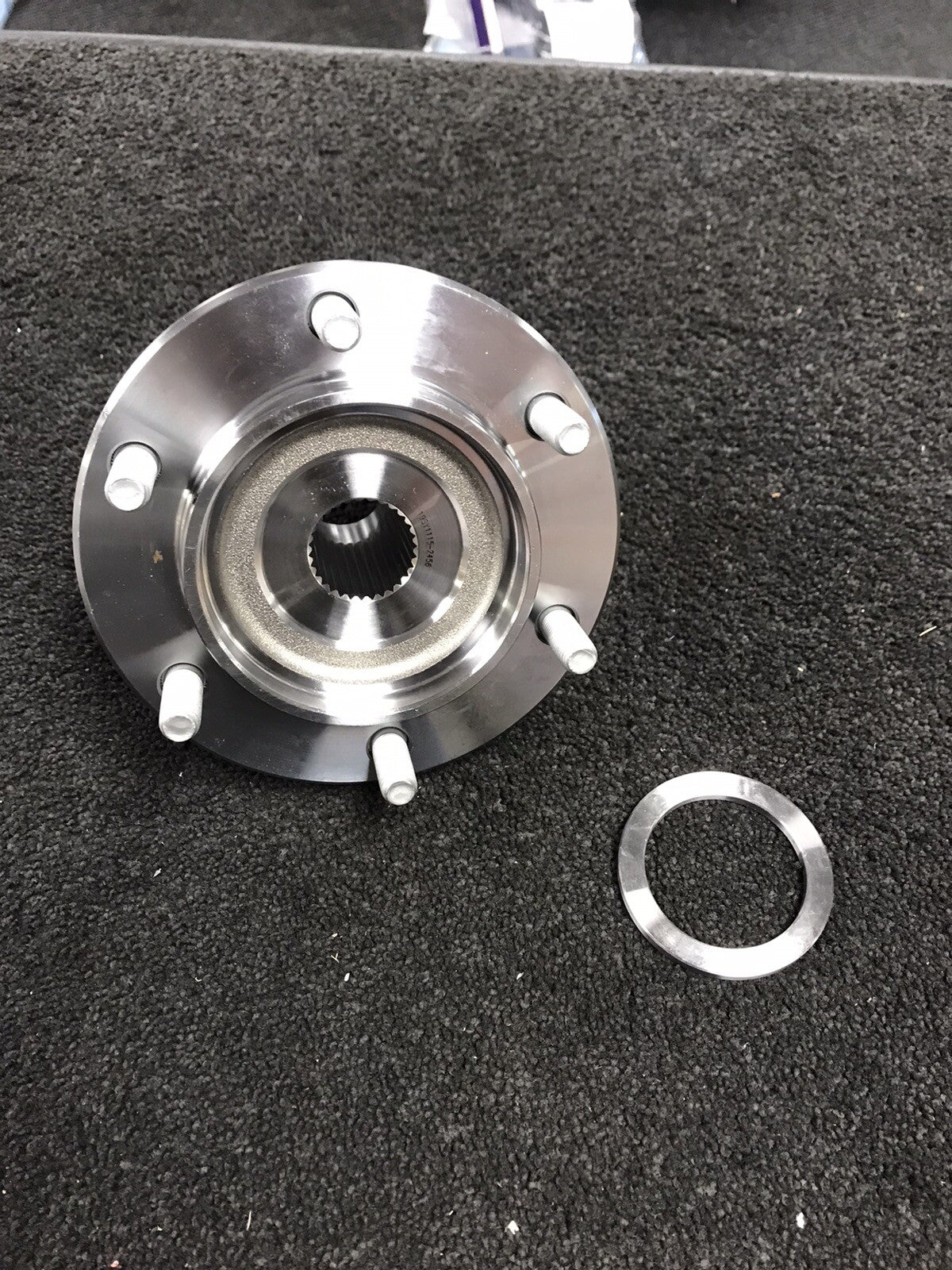 FRONT WHEEL BEARING HUB TOYOTA HILUX  VIGO DOUBLE CAB INVINCIBLE  D4D 2005-16