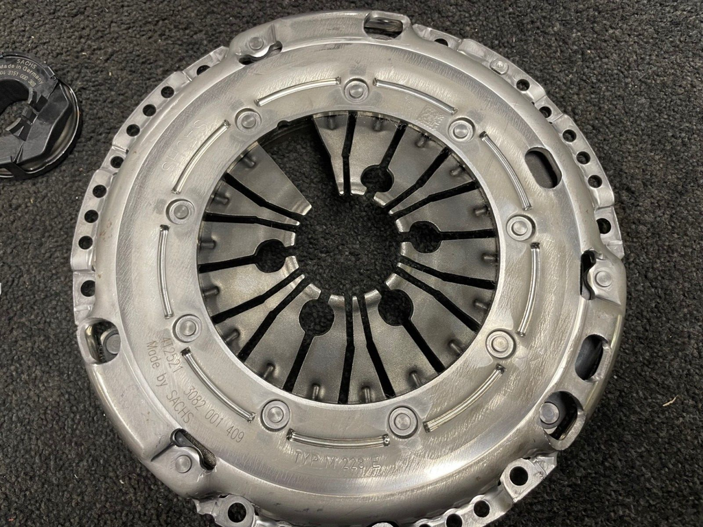 AUDI A3 GOLF MK5 MK6 TOURAN 1.6TDI 1.9TDI 2.0FSi  1T CLUTCH KIT NEW SACHS NEW