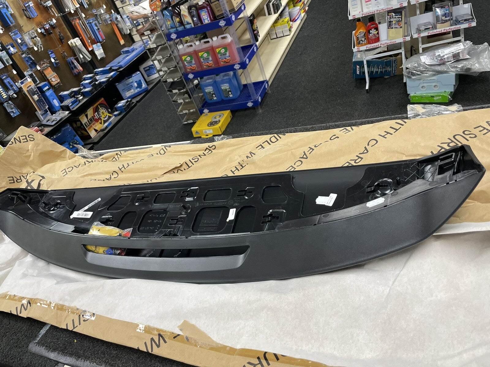 GENUINE VOLKSWAGEN T-ROC REAR BOOT TAILGATE SPOILER 2GA827936GRU PRIMED BLACK