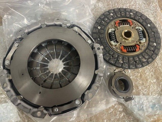 GENUINE AISIN CLUTCH KIT 3PCE FOR TOYOTA YARIS 1.4D4D 2005 ON SEMI AUTOMATIC
