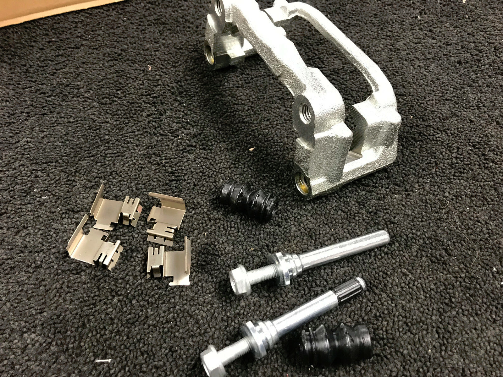 REAR RH OS BRAKE CALIPER BRACKET 1530582 TRANSIT MK7 2.2 2.4TDCi 2006-2013