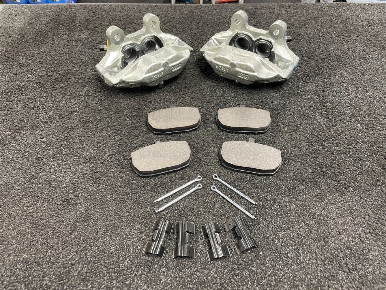 NEW UPGRADED FOR AUSTIN PRINCESS 4 POT BRAKE CALIPERS PADS ESCORT CAPRI TRIUMPH