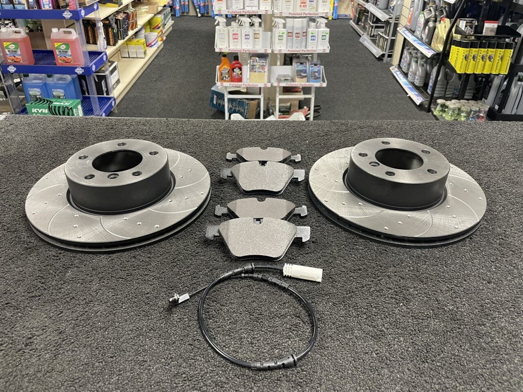 FOR BMW E90 E91 E92 E81 E87 300mm BRAKE DISCS DRILLED GROOVED PADS FRONT 