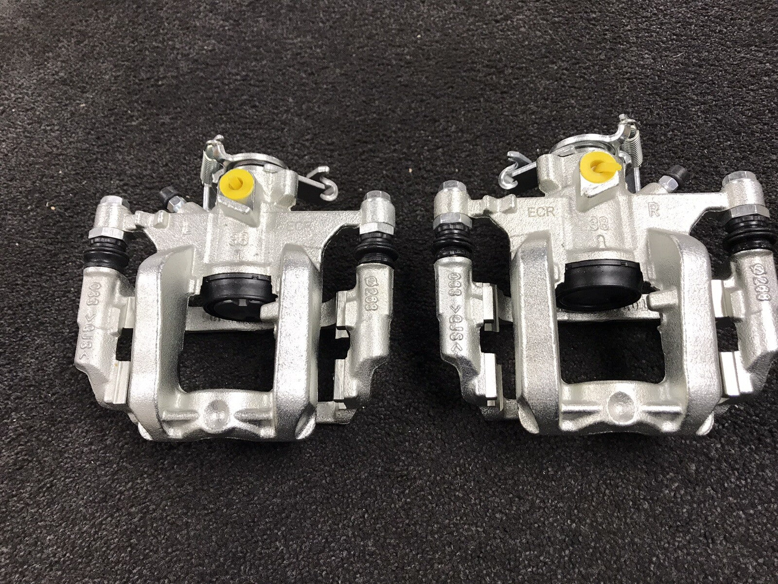 CHEVROLET CRUZE 1.4 1.7 2.0CDTi 2REAR BRAKE CALIPER COMPLETE BRACKETS SOLID DISC
