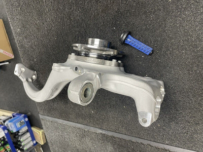 AUDI A4 B8 8K TDI QUATTRO RH  SUSPENSION KNUCKLE HUB ARM WHEEL BEARING CARRIER