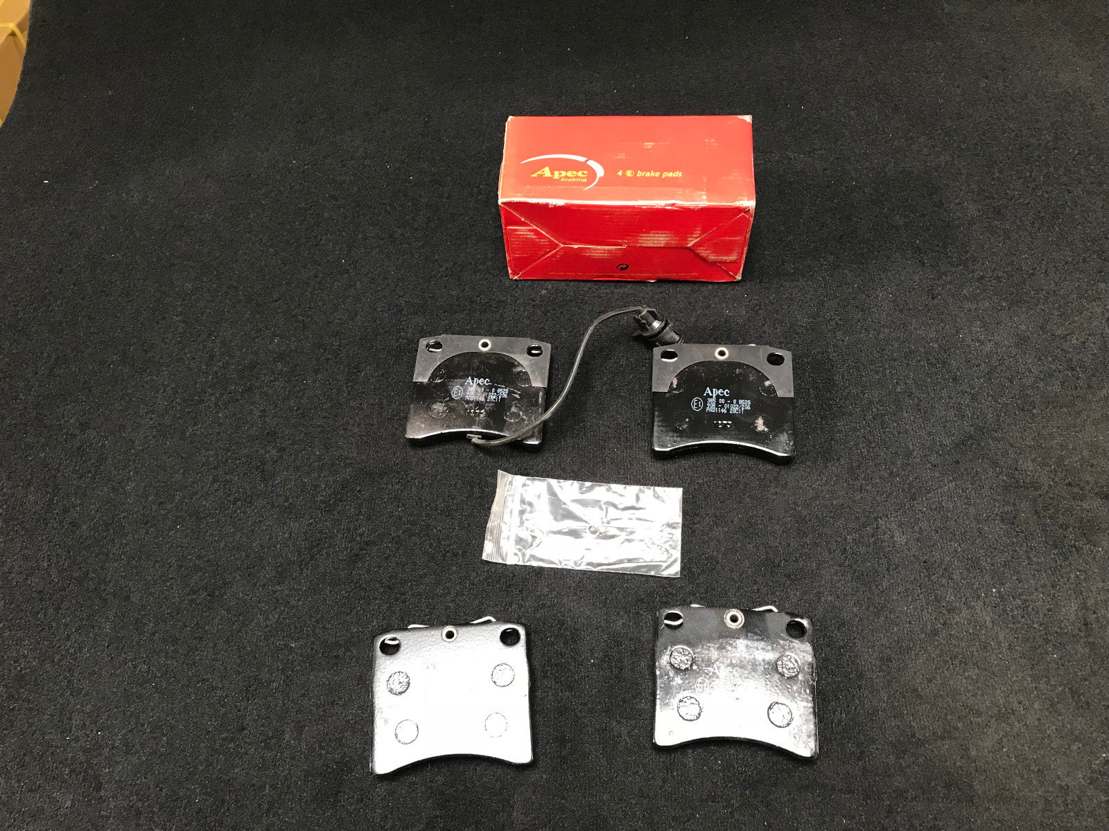 FOR VOLKSWAGEN CARAVELLE 1.9 TD 2.0 VW TRANSPORTER 1.9 2.0 2.5 FRONT BRAKE PADS