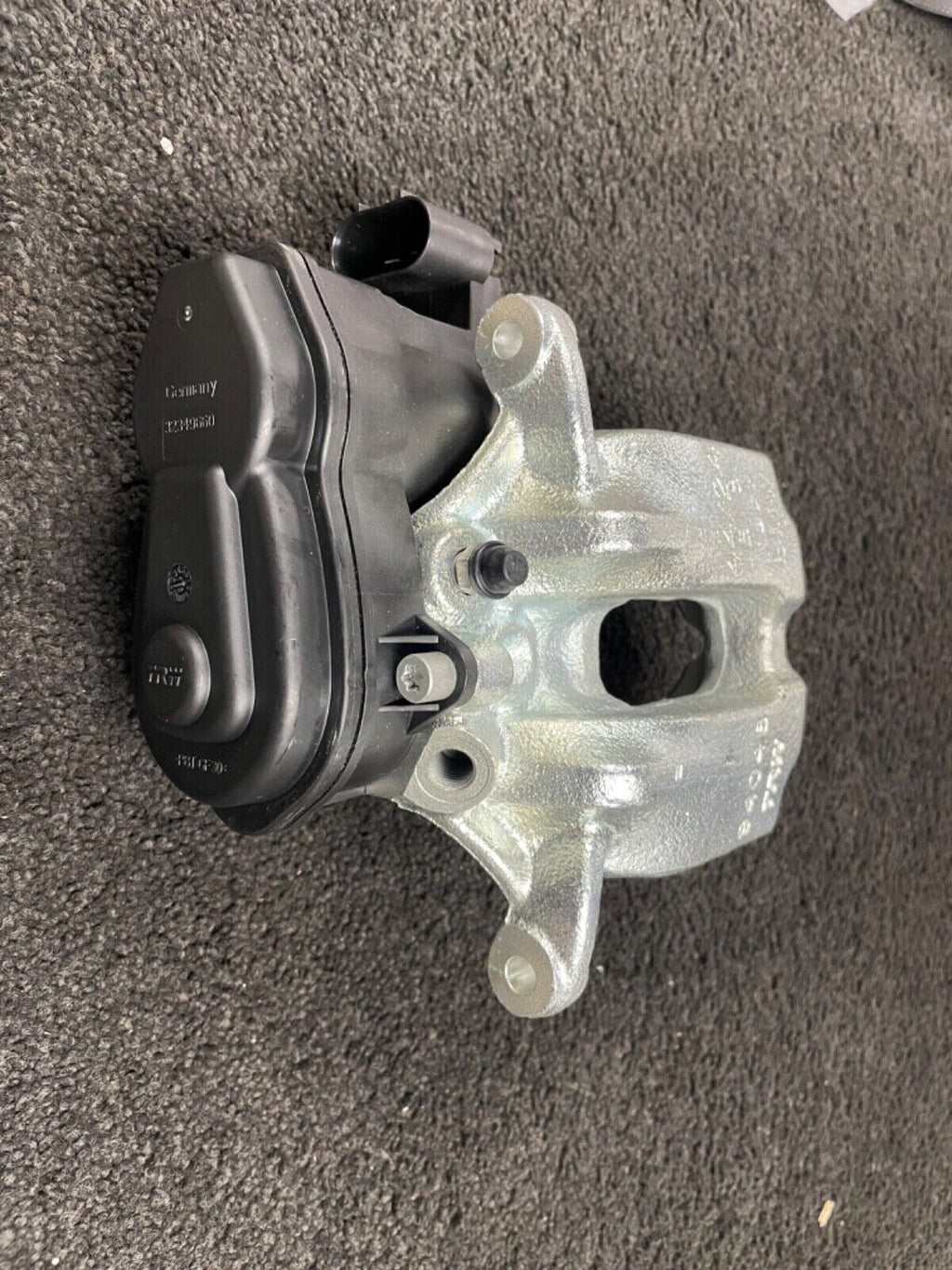GENUINE OS RH REAR ELECTRIC BRAKE CALIPER  BMW 535D 550 F10 F11 6 F12 F13 F06