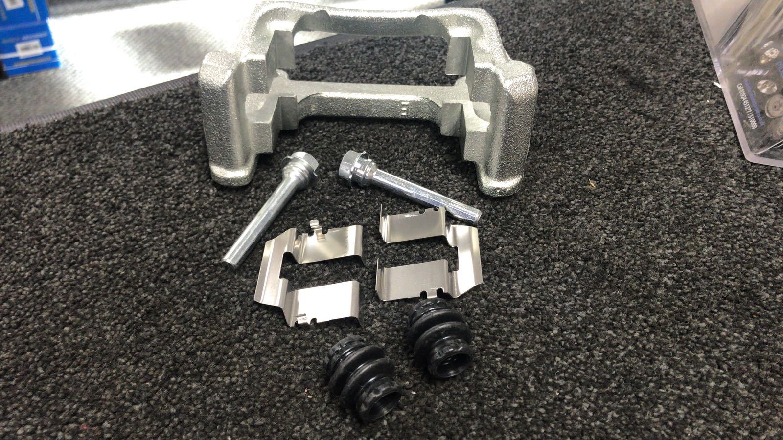 FOR VW T4 TRANSPORTER SHARAN REAR BRAKE CALIPER CARRIER BRACKET HANGER SUPPORT